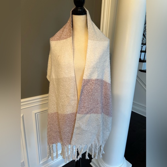 Gentle Fawn Wrap/Scarf - Picture 1 of 3